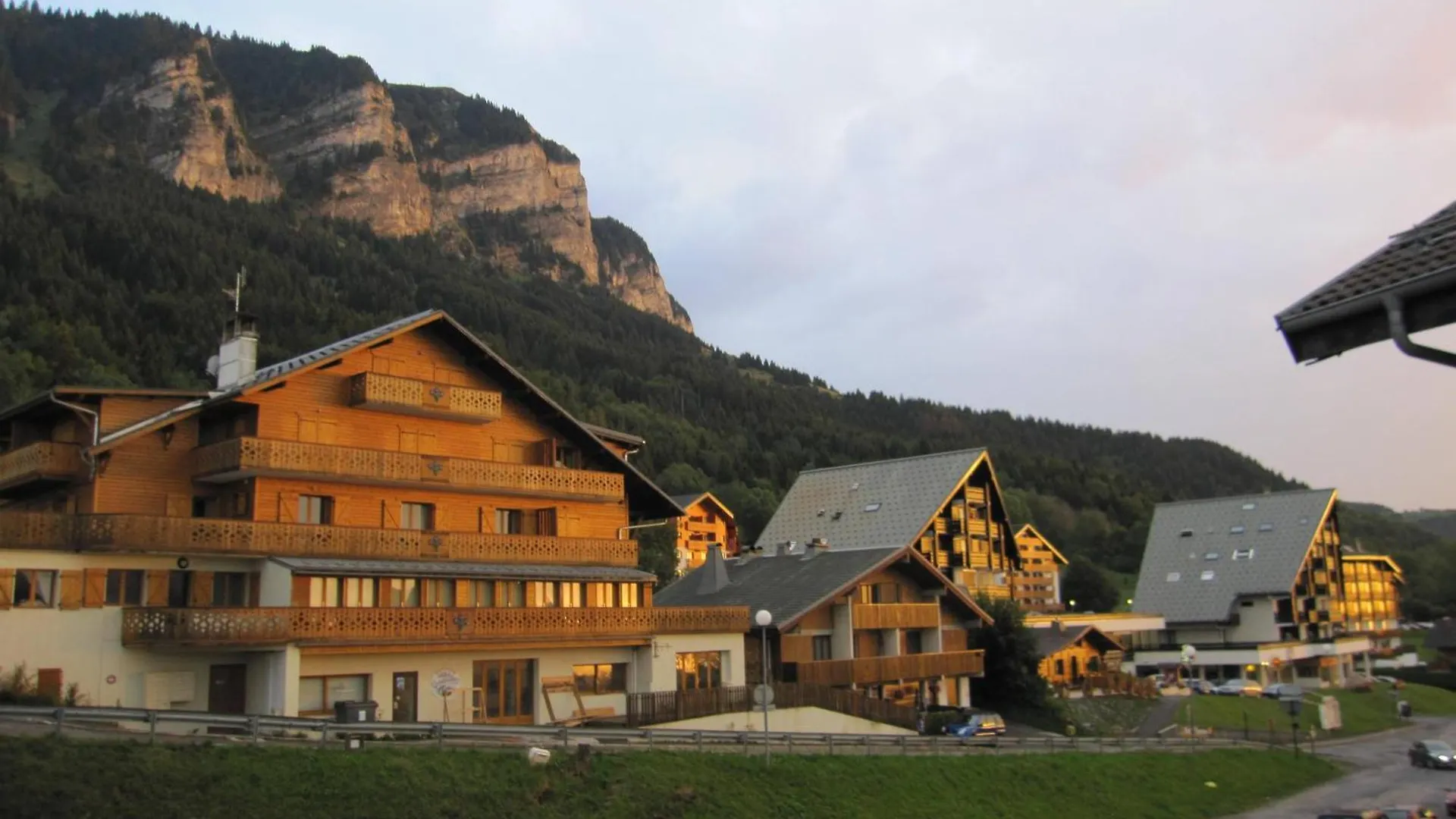 F2 Grand Confort En Face Du Telecabine Thollon-les-Memises 0*,  France